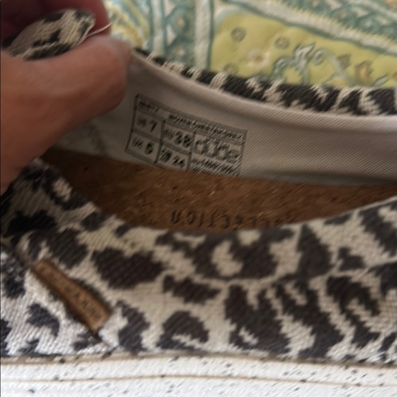 Leopard print Hey Dudes women size 7 - Picture 4 of 6